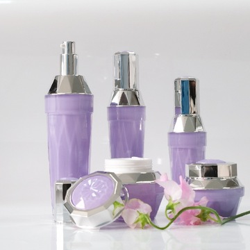 亞克力菱面乳液瓶 技術(shù)開發(fā)與美學(xué)設(shè)計(jì)兼?zhèn)涞幕瘖y品包裝解決方案